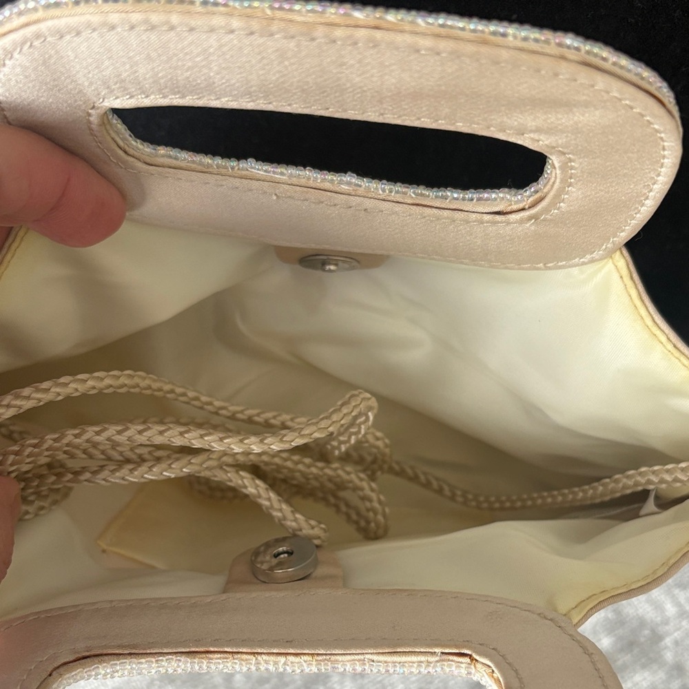 Elegant Cream Handbag with Beaded Handle - Picture 2 of 2